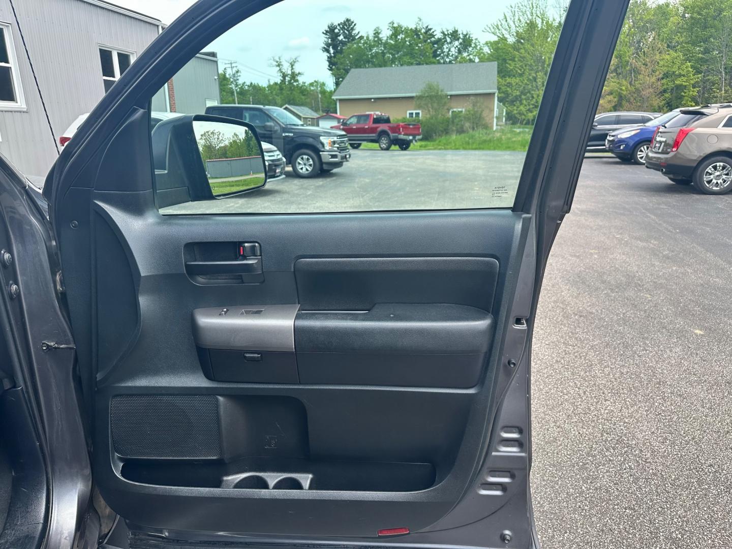 2011 Gray /Black Toyota Tundra SR5 (5TFUM5F12BX) with an 4.6L V8 engine, 6-speed automatic transmission, located at 11115 Chardon Rd. , Chardon, OH, 44024, (440) 214-9705, 41.580246, -81.241943 - Photo#46